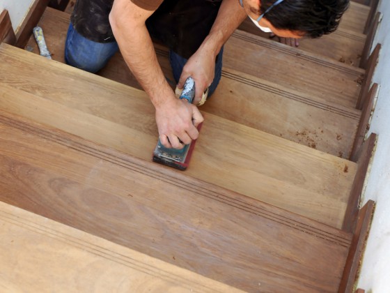 Recupero di scala interna in legno rovere massello da lucidare